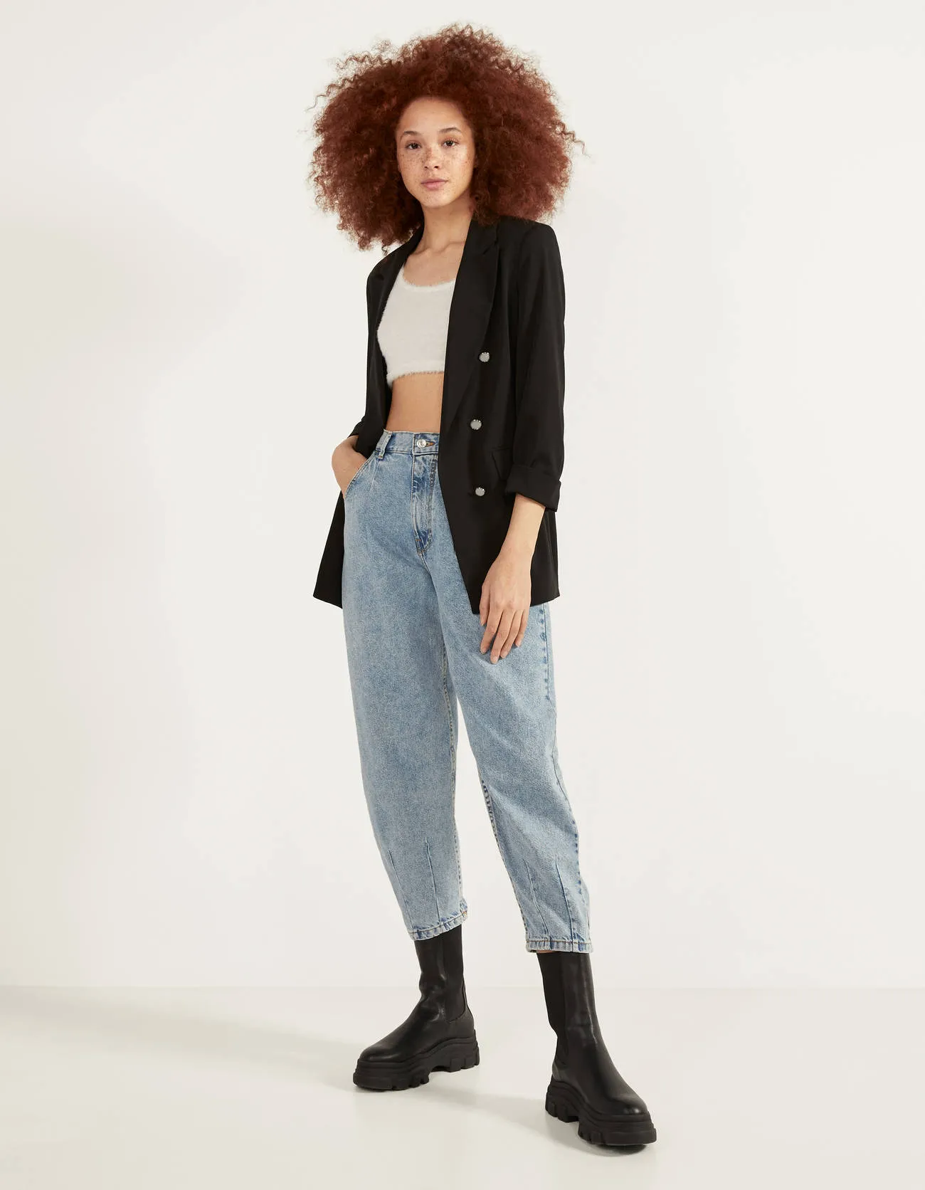 Blazer mit hochgerollten Ärmeln